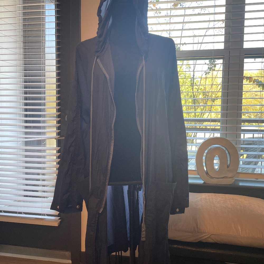 FREE PEOPLE NAVY BLUE VERY LIGHT WEIGHT WINDBREAKER/RAIN JACKET